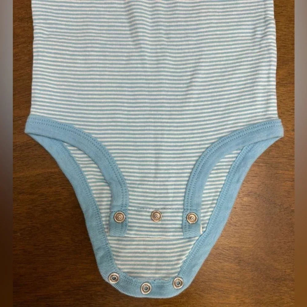 Short Sleeve Baby Bodysuit Blue Stripes‎ 9 Months. Carters (0401)